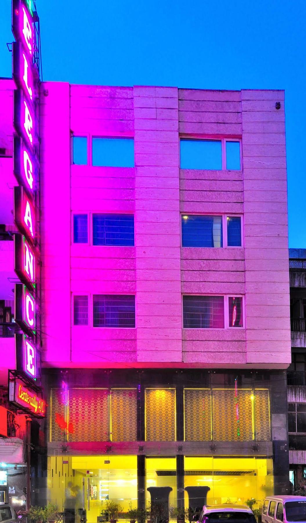 호텔 엘레강스 뉴델리 외부 사진